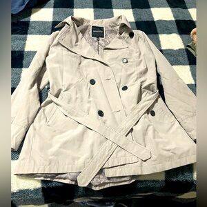 Women’s medium trench coat